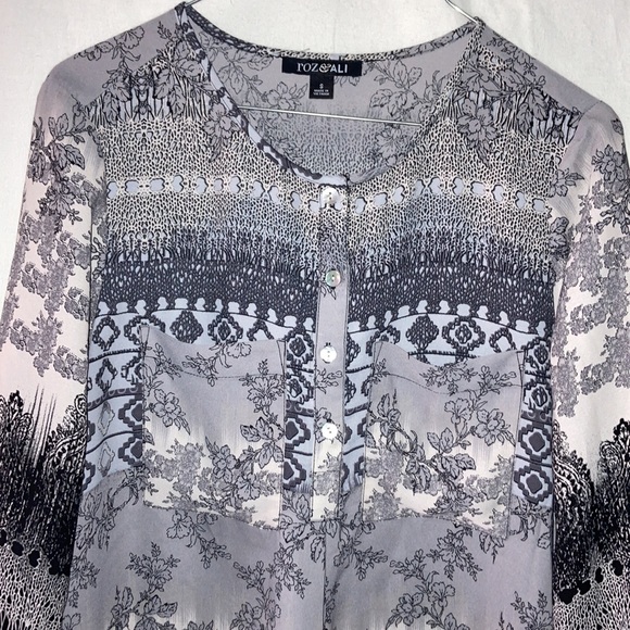 ROZ & ALI BLOUSE - Picture 2 of 7